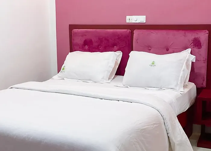 Double Twins Hotel & Suites